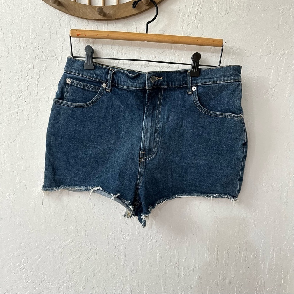 Everlane Medium Wash Size 32 The Way High Denim Cut Off Shorts - Picture 5 of 5